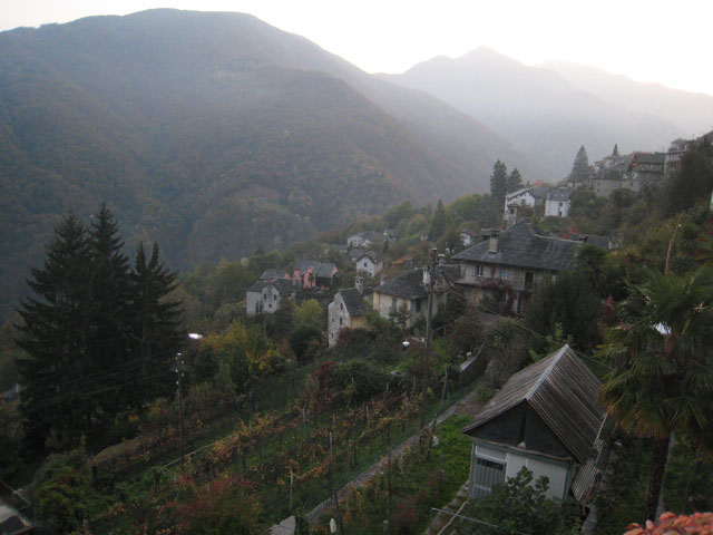 44_Loco_Dorf_amAbend