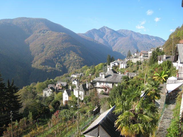 45_Loco_Dorf_amMorgen